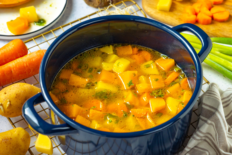 Vegetarischer Steckrübeneintopf frisch gekocht