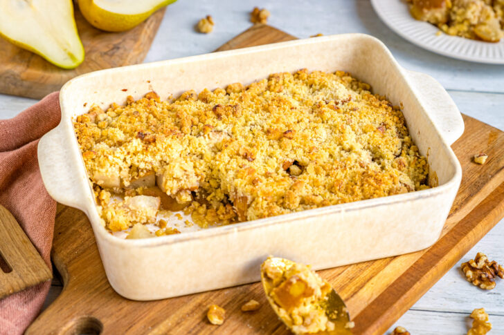 Birnen-Crumble mit Walnüssen