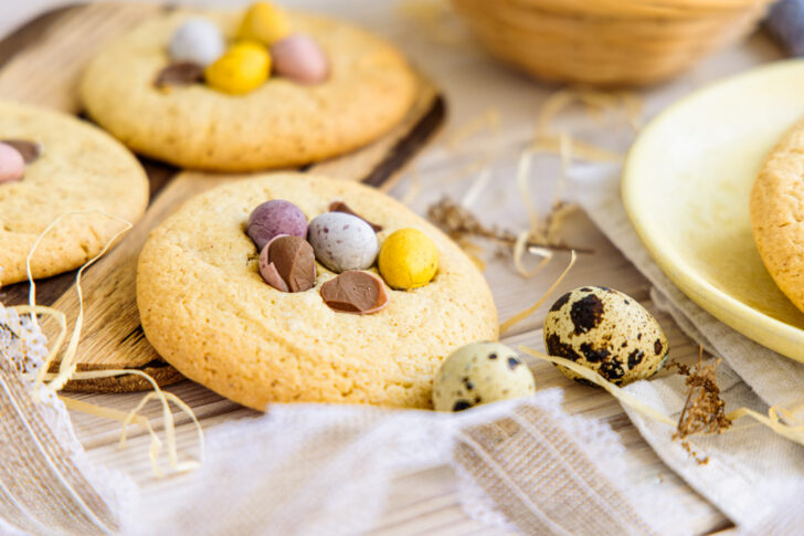 Oster-Cookies backen