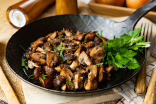 Champignons knusprig braten