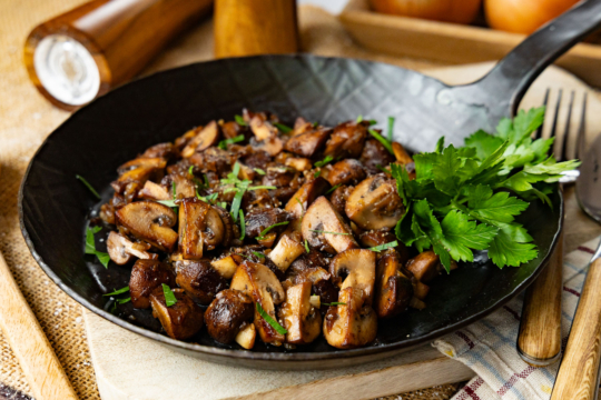 Champignons knusprig braten
