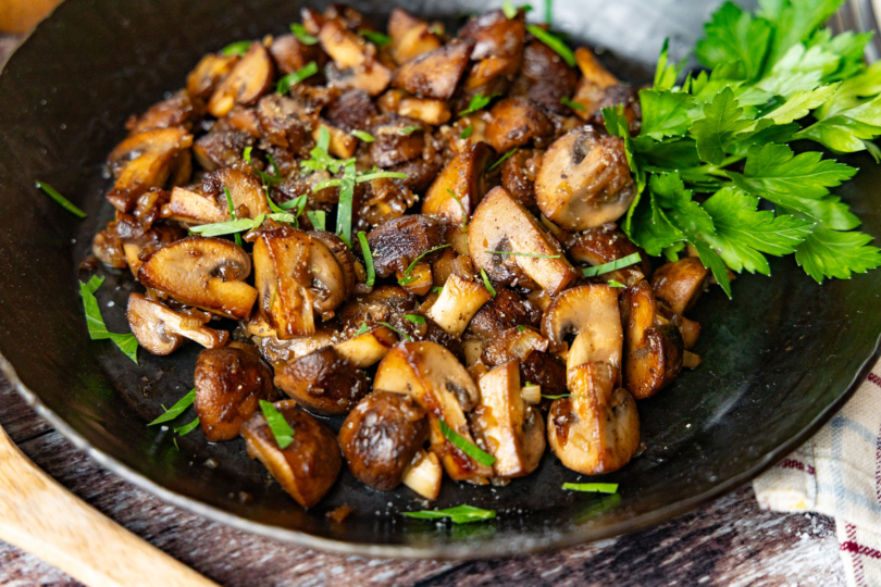 Champignons knusprig braten