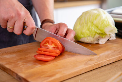 Tomate schneiden
