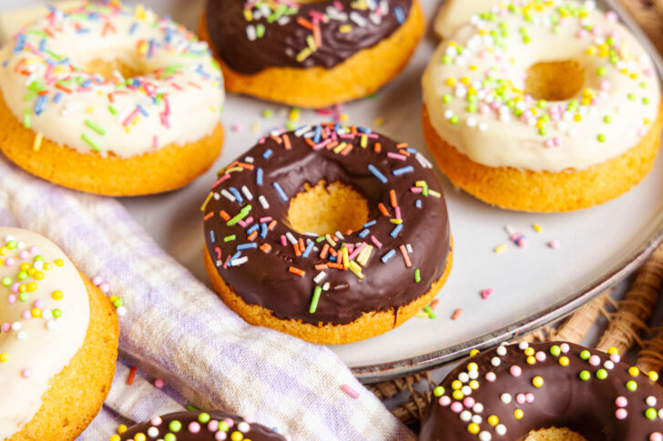 Donuts ohne Hefe mit Schokoglasur
