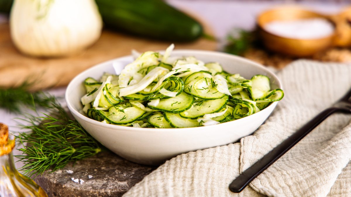 Fenchel-Gurken-Salat mit Dill