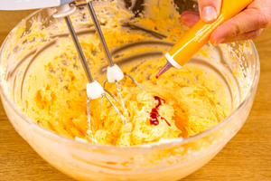 Buttercreme mit Lebensmittelfarbe einfärben