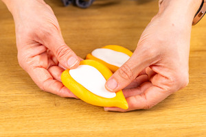 Fuchsohren aus Fondant verbinden