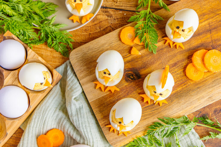 Gefüllte Eier-Küken mit Karotten Füßchen