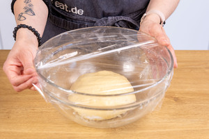 Teigschüssel abdecken