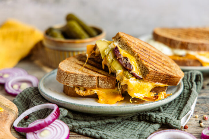 Grilled Cheese Sandwich vom Kontakgrill mit Cheddar und Appenzeller