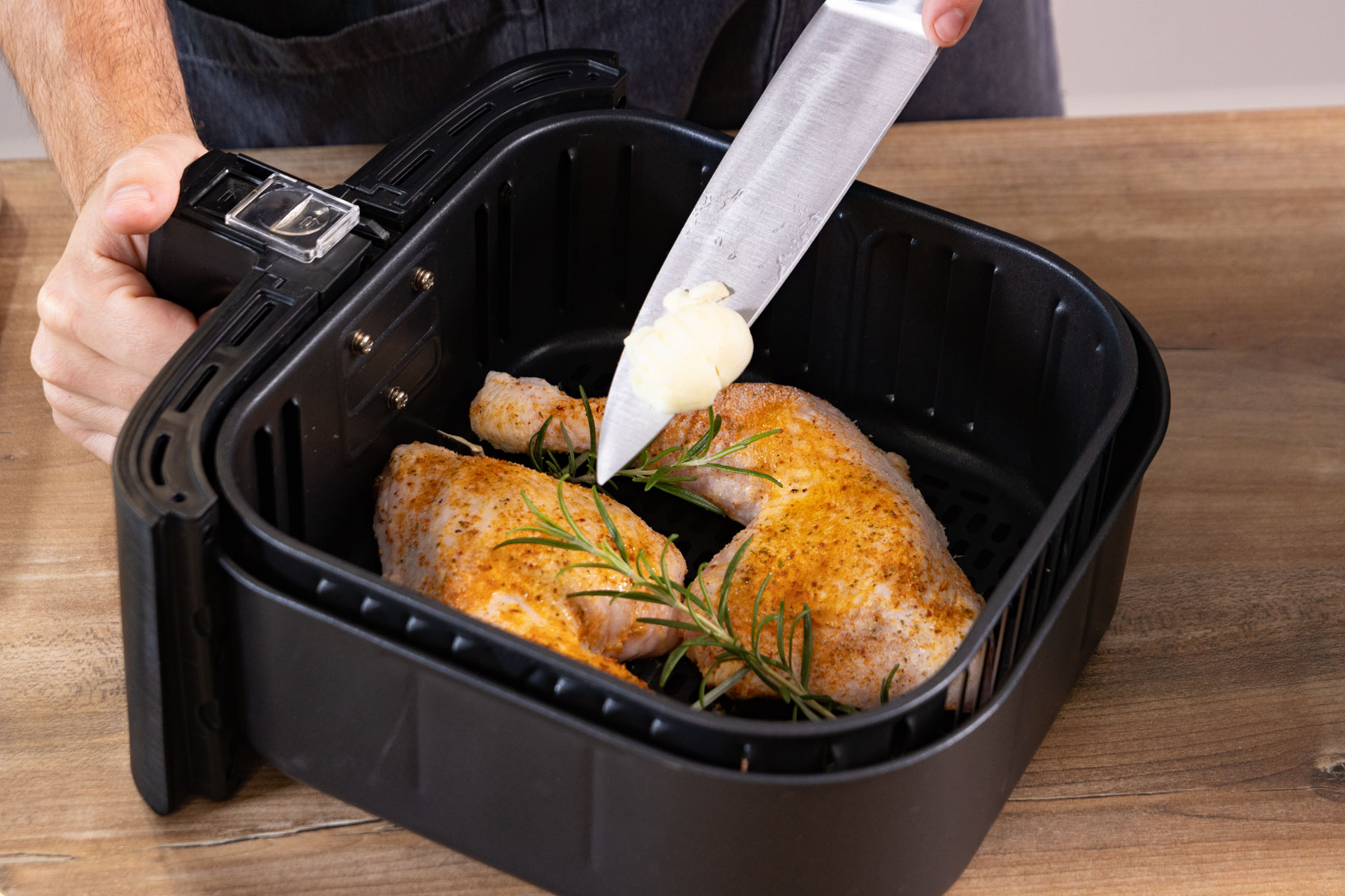 Hähnchenschenkel aus der Heißluftfritteuse