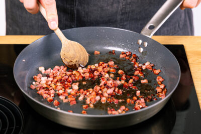 Schinkenwürfel anbraten