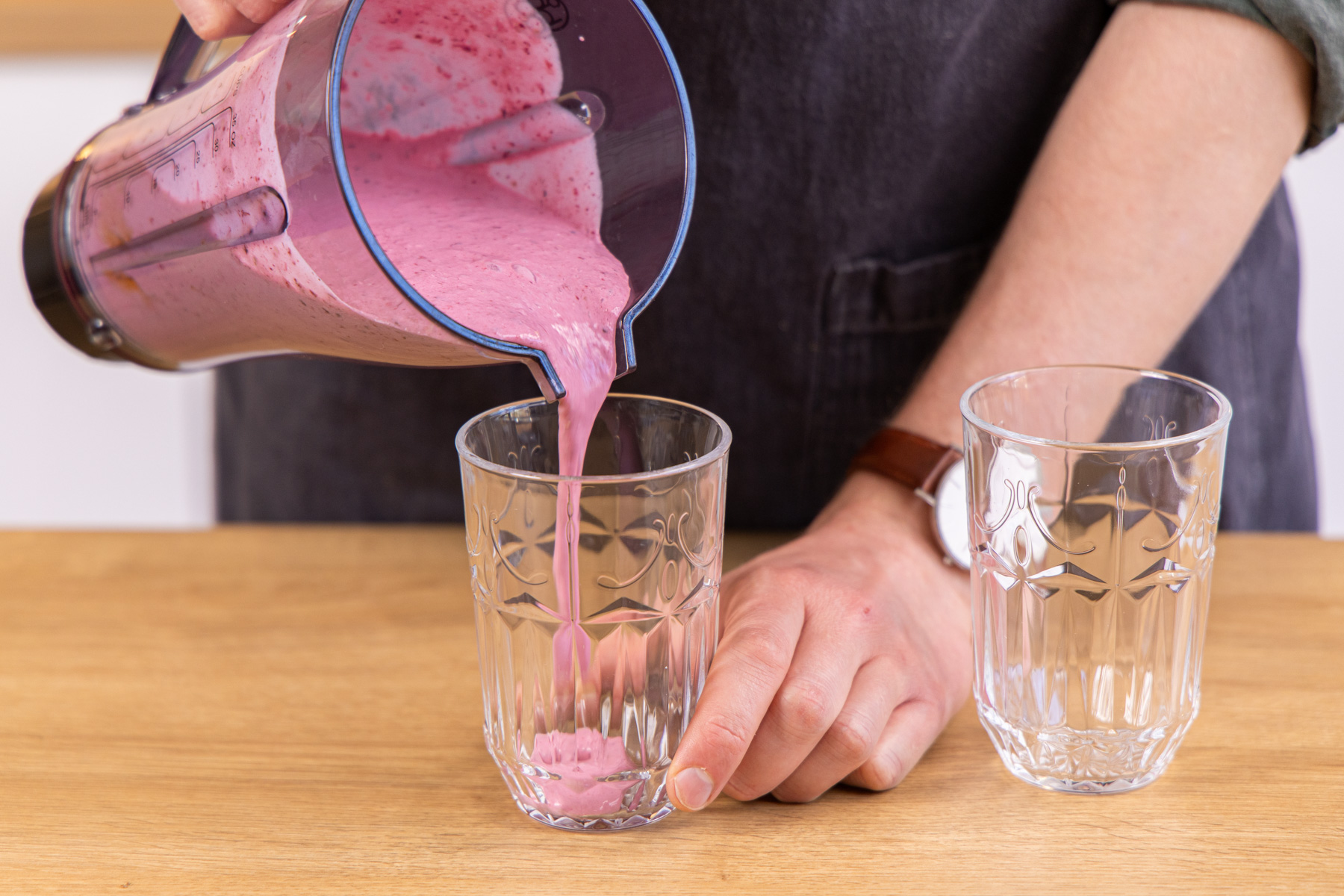 Joghurt-Brombeer-Smoothie mit Haferflocken Joghurt-Brombeer-Smoothie mit Haferflocken