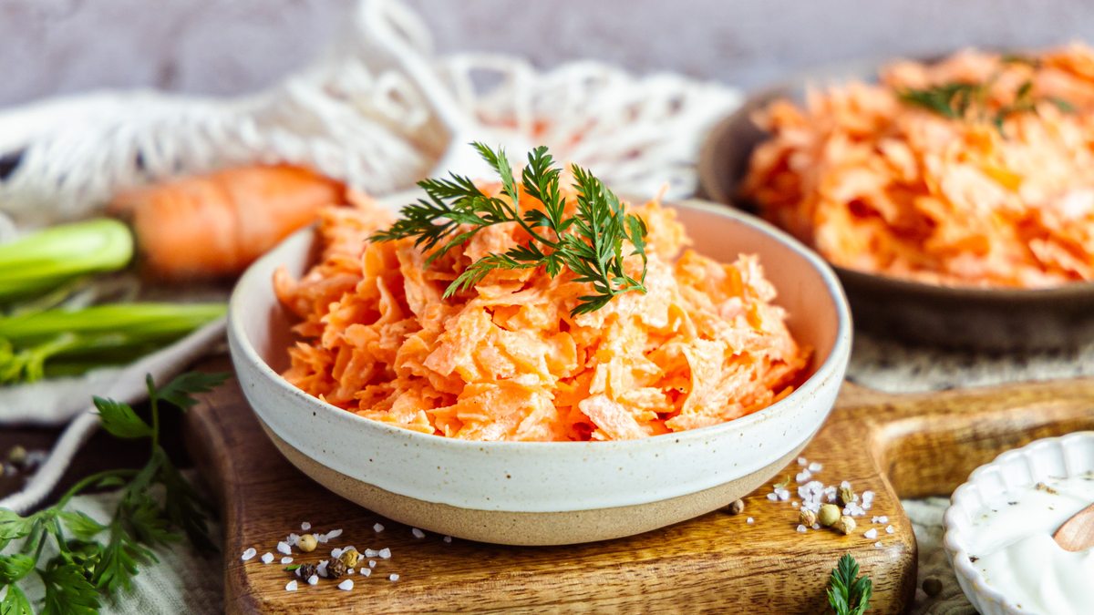 Karottensalat mit Joghurt-Dressing