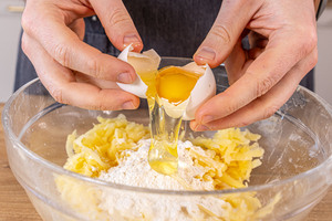 Eier dazugeben