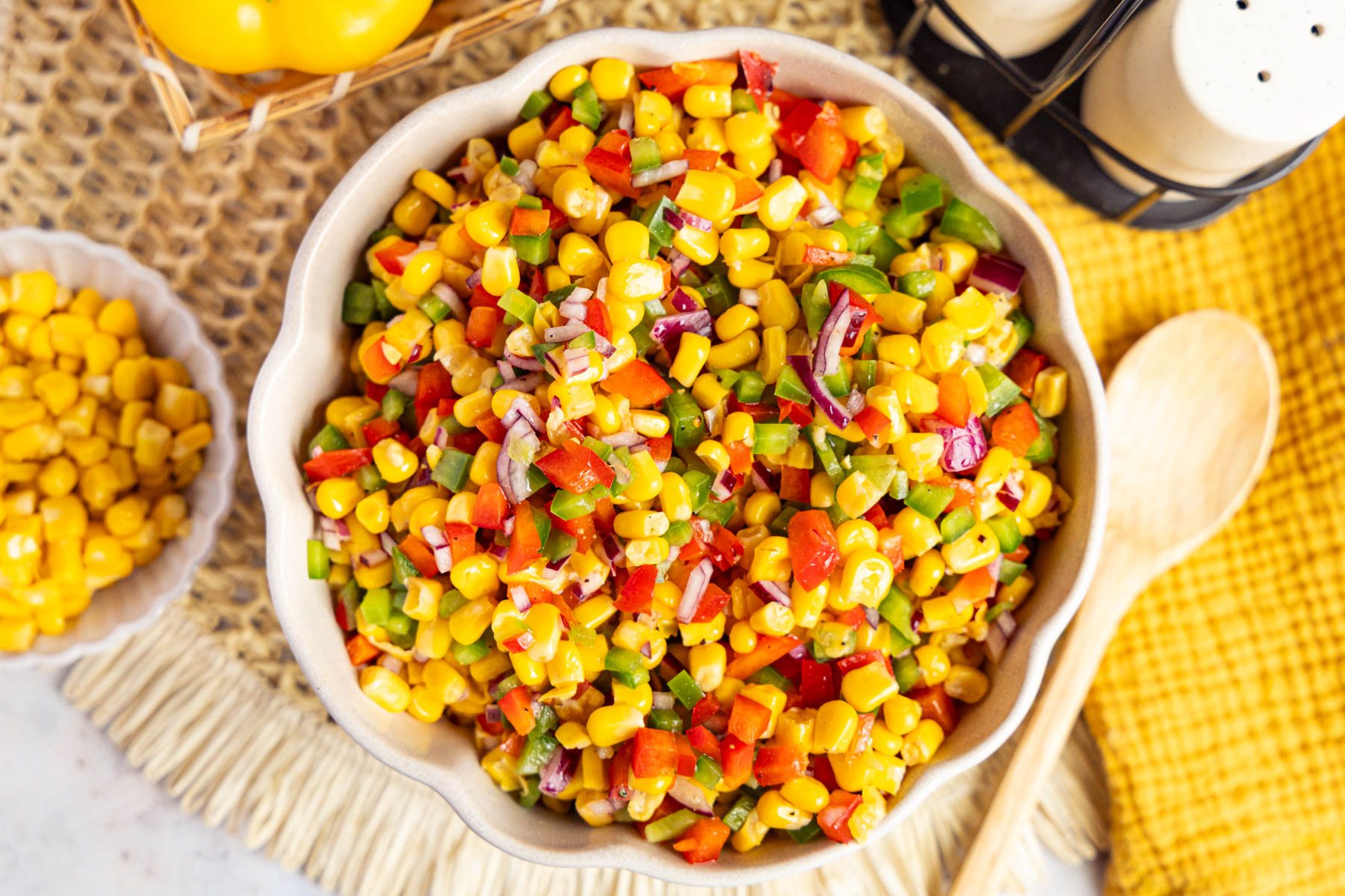 Bunter Maissalat mit schnellem Dressing