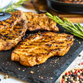 Nackensteaks marinieren