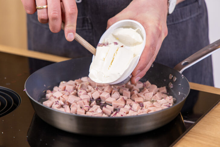 Frischkäse dazugeben