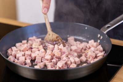 Fleischwurst anbraten