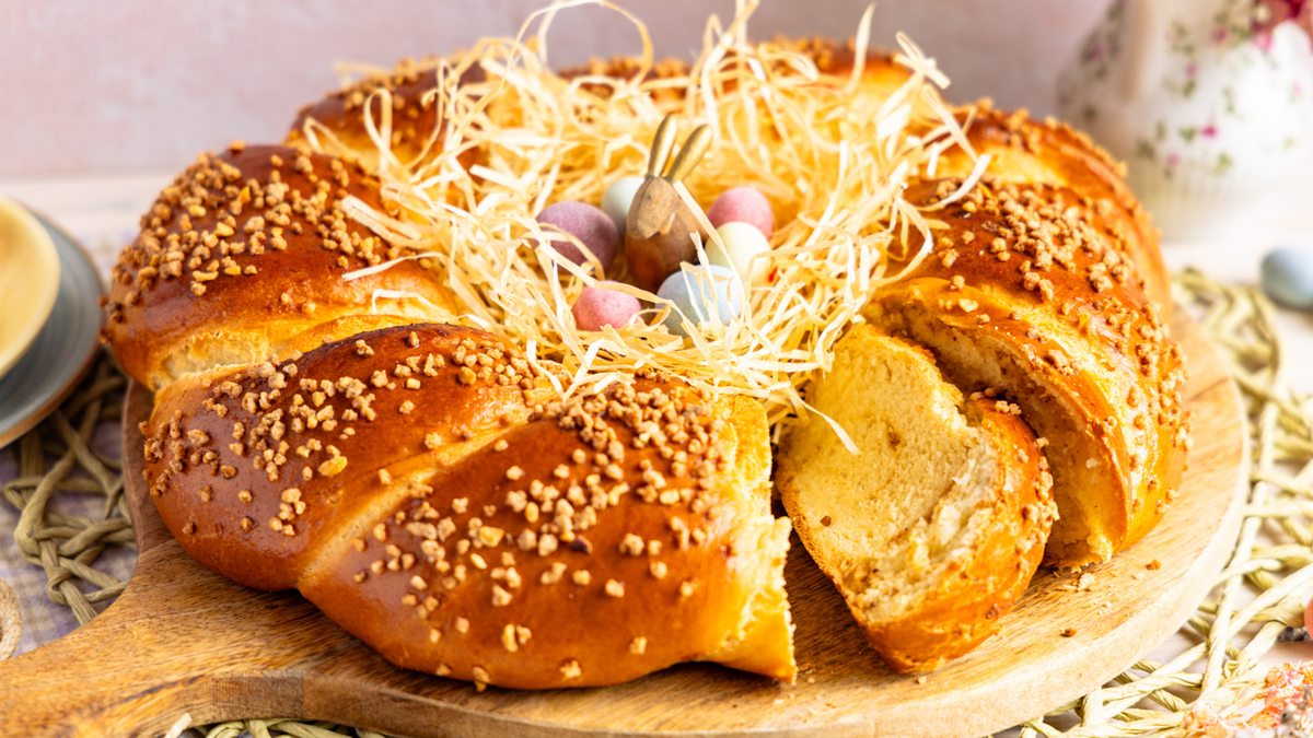 Osterkranz mit Marzipan