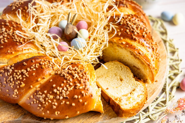 Osterkranz mit Marzipan