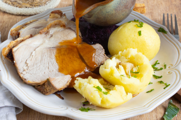 Schweinsbraten mit Knödel