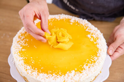 Solero-Torte ohne Backen dekorieren