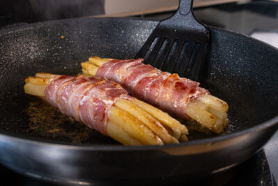 Spargel in der Pfanne braten