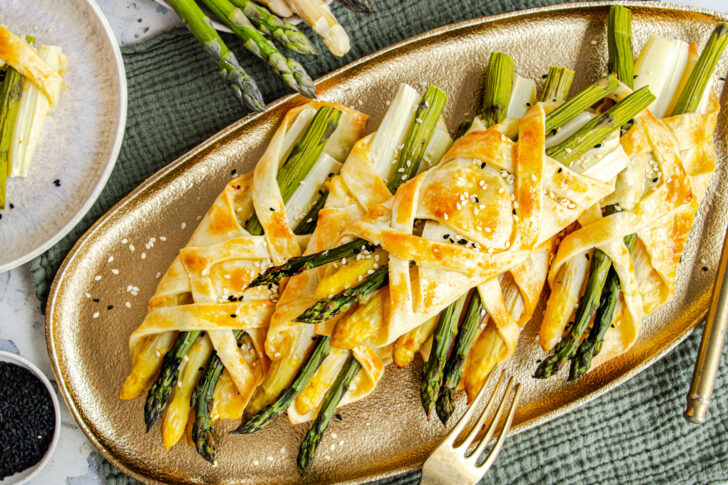 Spargel im knusprigen Blätterteig