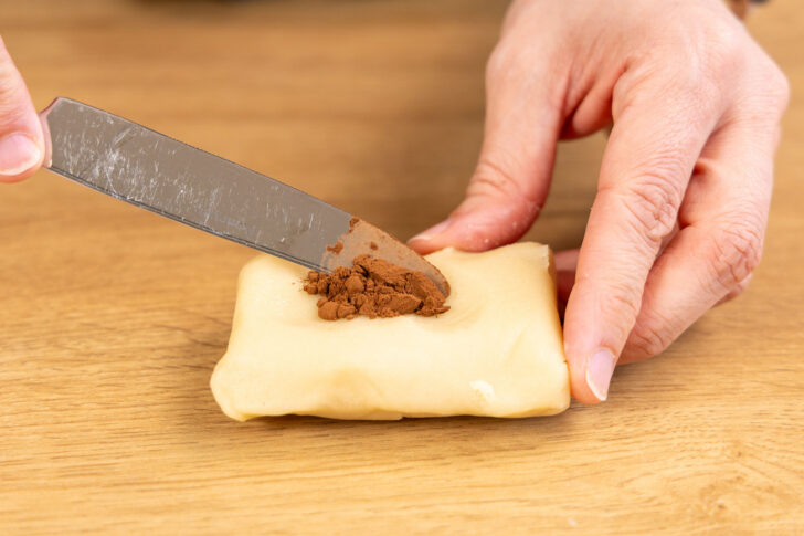 Kakao zum Marzipan geben