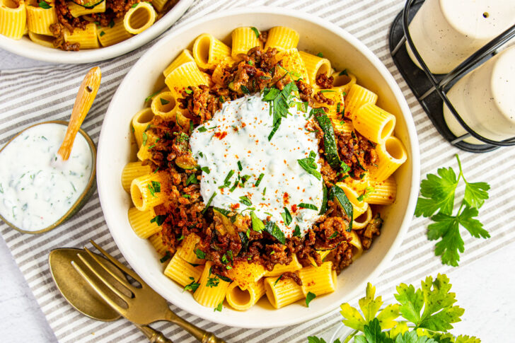 Türkische Pasta mit Joghurt-Dip