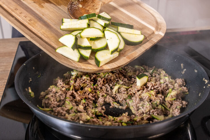 Zucchini dazugeben