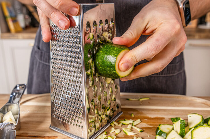 Zucchini reiben