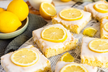 Zitronen-Buttermilch-Kuchen