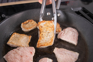 Schnitzel in der Pfanne anbraten