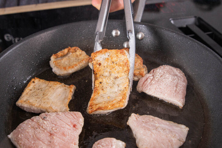 Schnitzel in der Pfanne anbraten