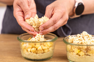 Streusel verteilen