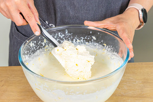 Sahne unter Creme heben