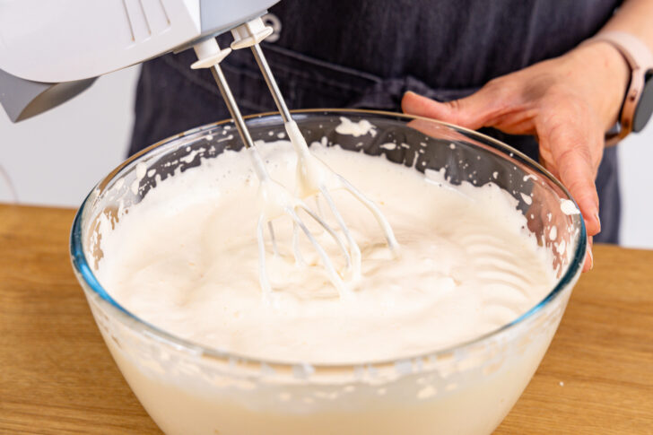Eier schaumig aufschlagen