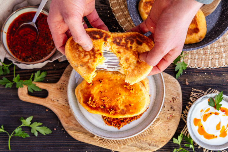 Gefülltes Chili-Pfannenbrot mit Käse