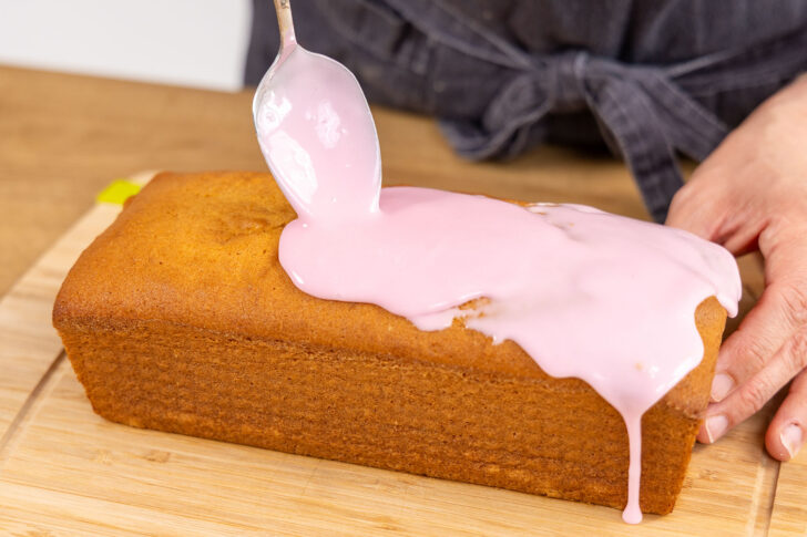 einfachen Herzkuchen glasieren