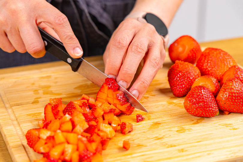 Erdbeeren schneiden