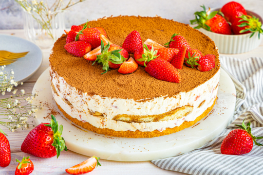 Erdbeer-Tiramisu-Torte frisch zubereitet