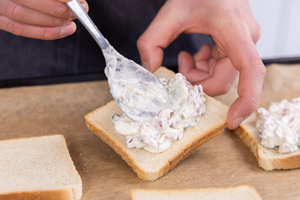 Toasts bestreichen