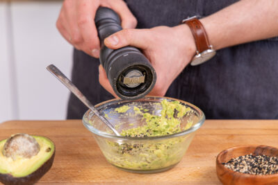 Avocadocreme würzen