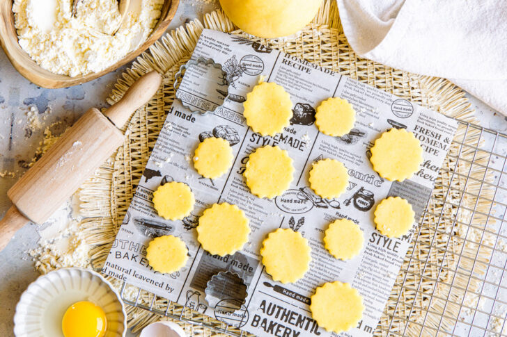 Glutenfreier Mürbeteig: Plätzchen ausstechen