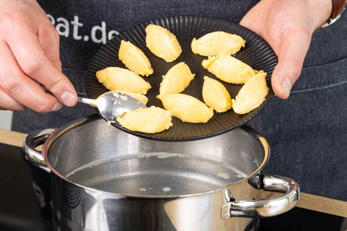 Grießnockerl: klassische Suppeneinlage