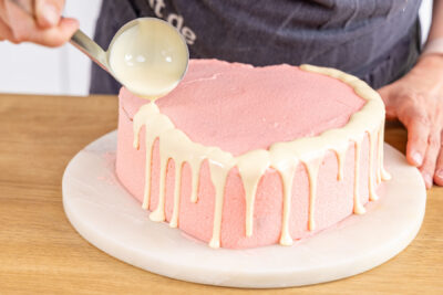 Dripping auf den Dripp-Cake auftragen