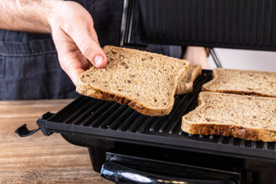Körnertoast rösten