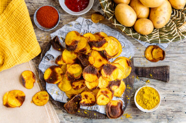 Knusprige Kartoffelchips im Backofen selber machen